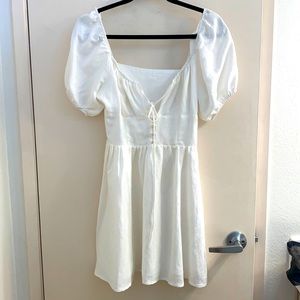 Puffy sleeves white lined dress